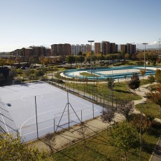 Sistemazione a verde pubblico attrezzato, comprensivi di 2 piste di pattinaggio a rotelle e 1 campo polivalente